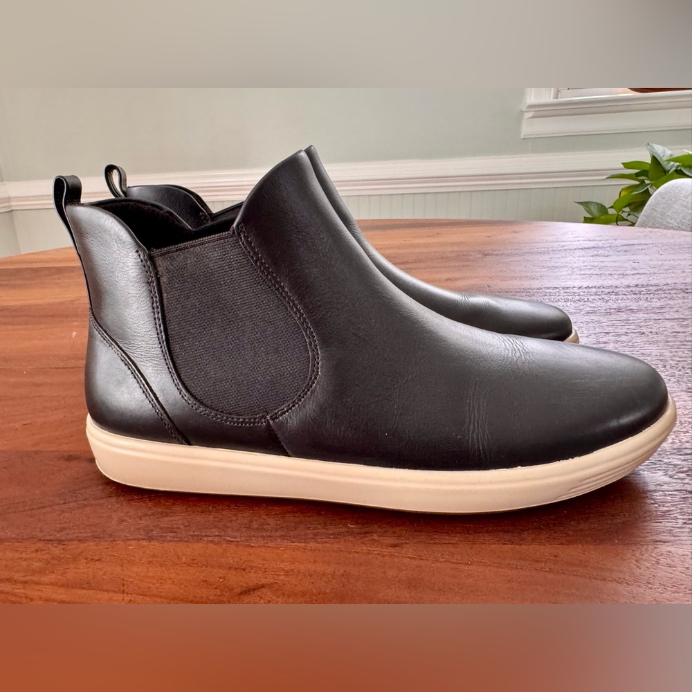Ecco Black Leather Men's Sneakers